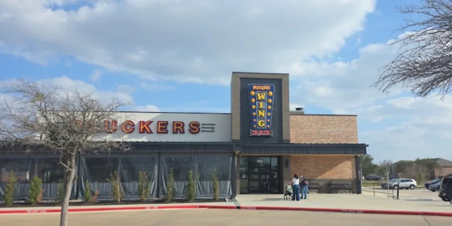 Pluckers Wing Bar